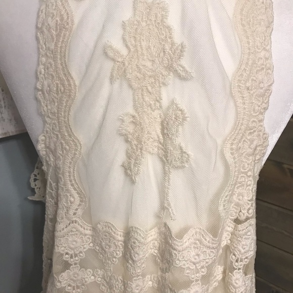 Lace vest - Picture 4 of 4